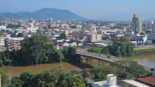 Sábado terá sol e calor com chance de temporais em SC