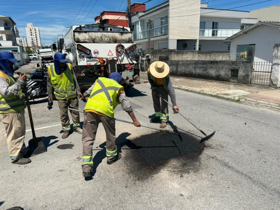 São José realiza mais de 2,5 mil reparos em ruas no início de 2026