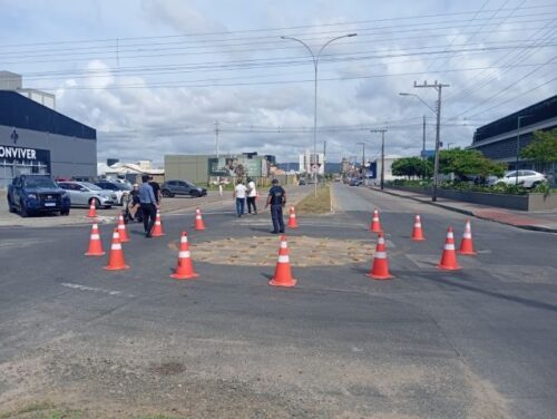 Teste em rótula busca reduzir acidentes em Tubarão