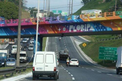 Trânsito na BR-282 fica intenso no acesso à Ilha em Florianópolis