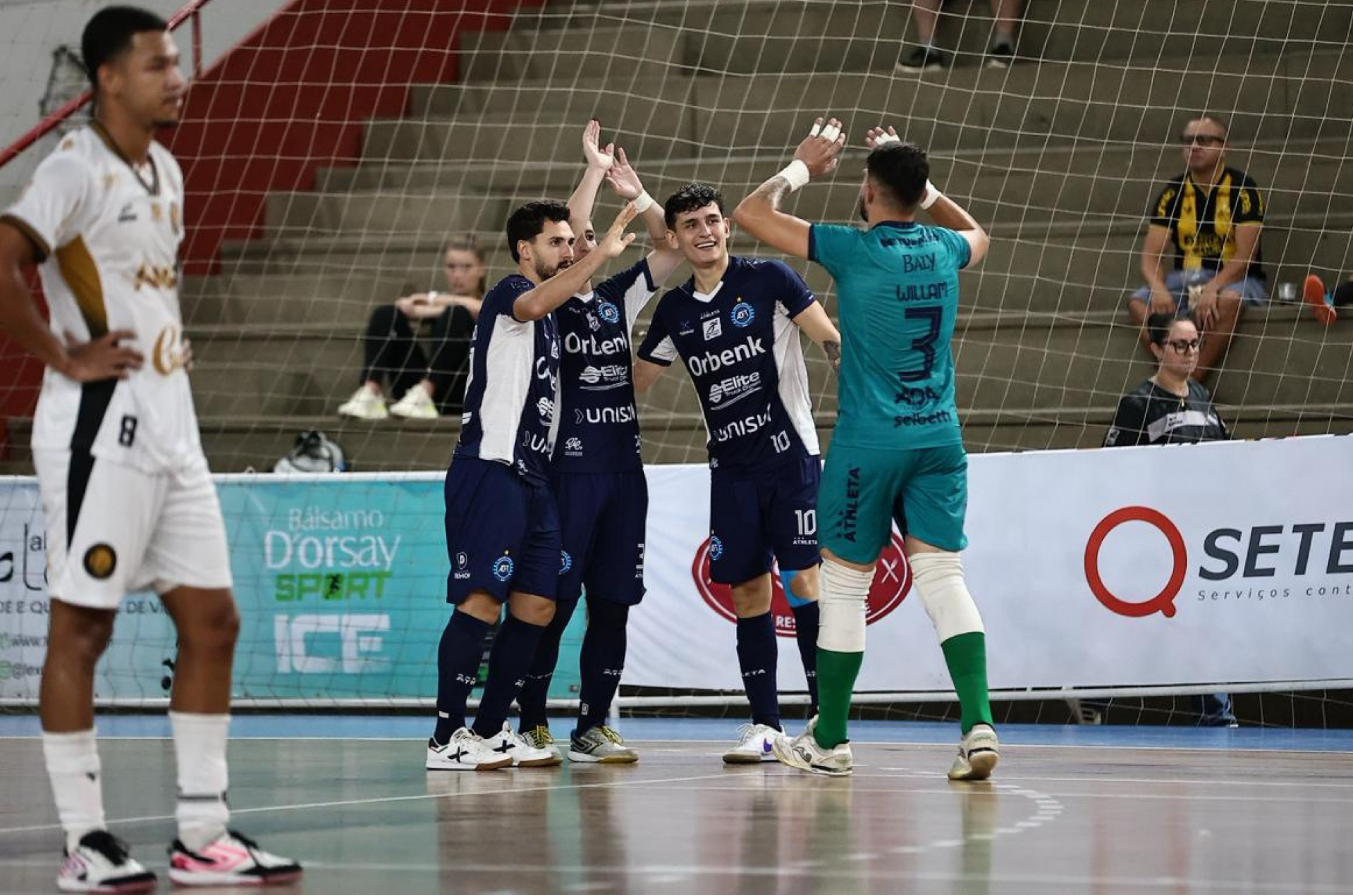 Tubarão Futsal vence Criciúma fora e embala na Série Ouro