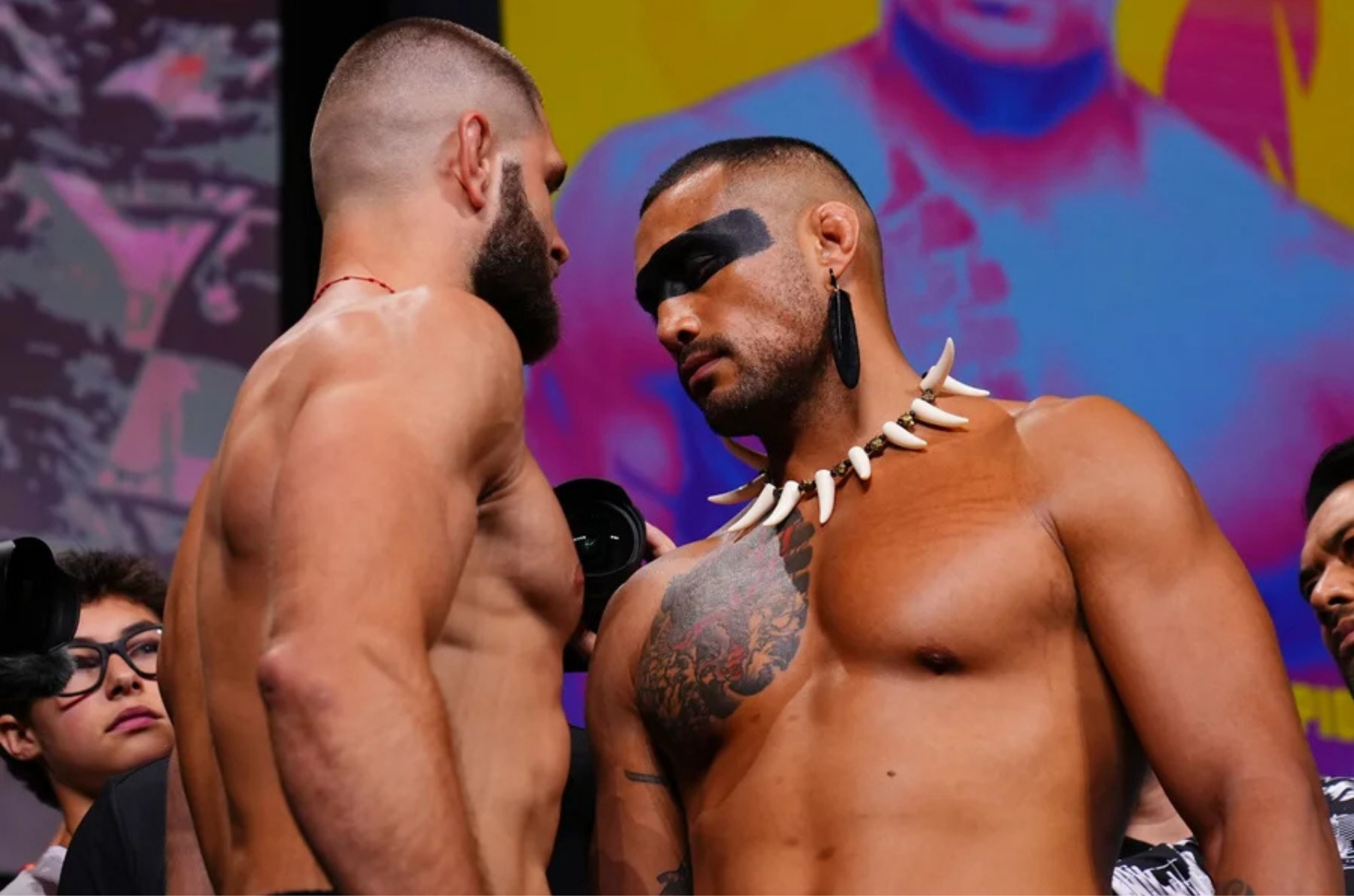 UFC 327 hoje: disputa de cinturão e 4 brasileiros no card