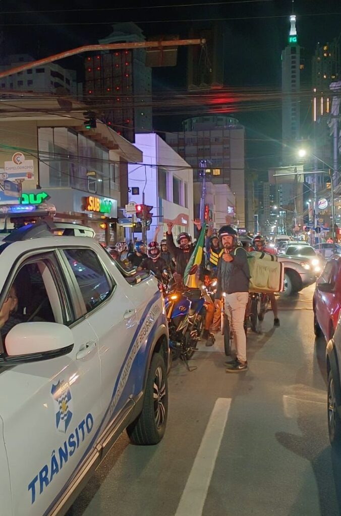 Motoboys protestam em BC por melhores condições de trabalho na região