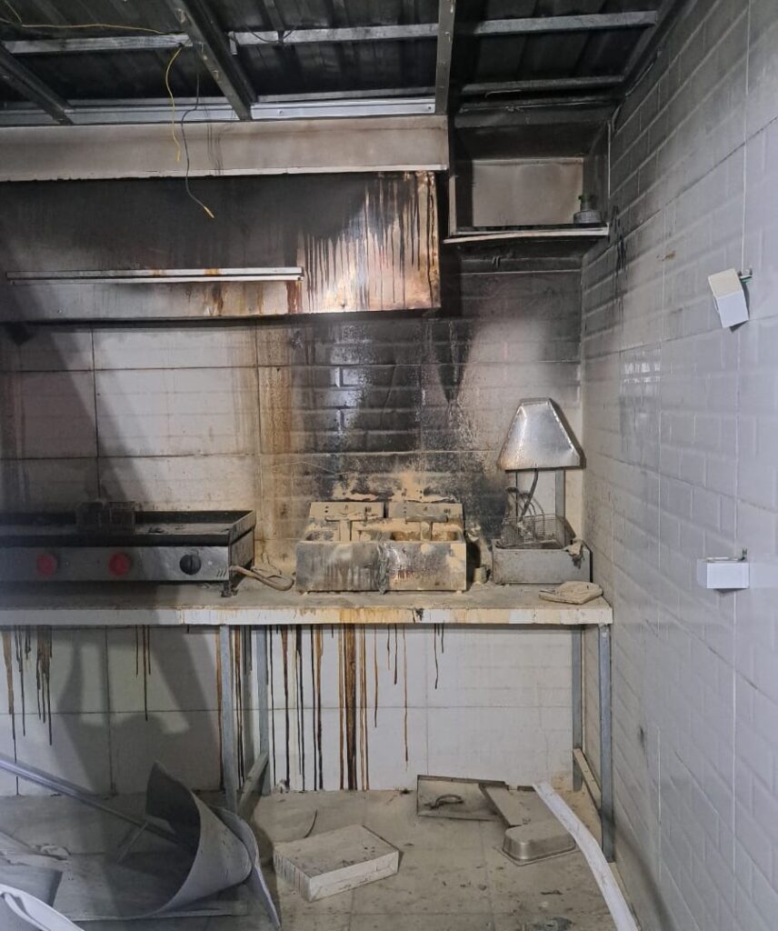 Incêndio em fritadeira provoca danos em quiosque de alimentação em Navegantes