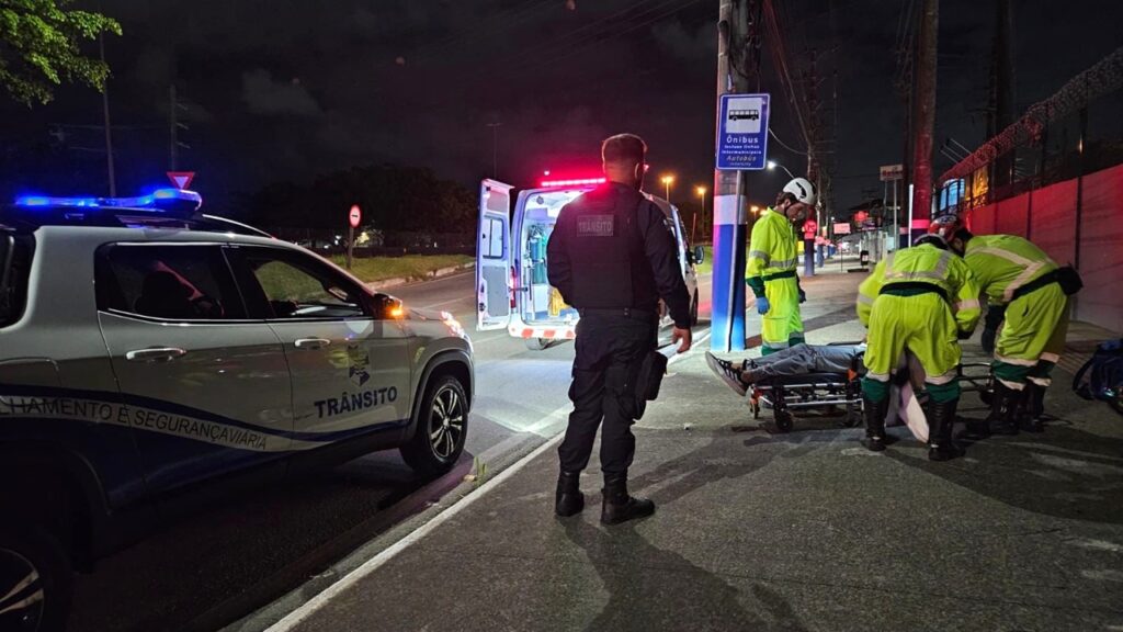 Jovem fica ferido ao cair de motocicleta em acidente de trânsito em BC