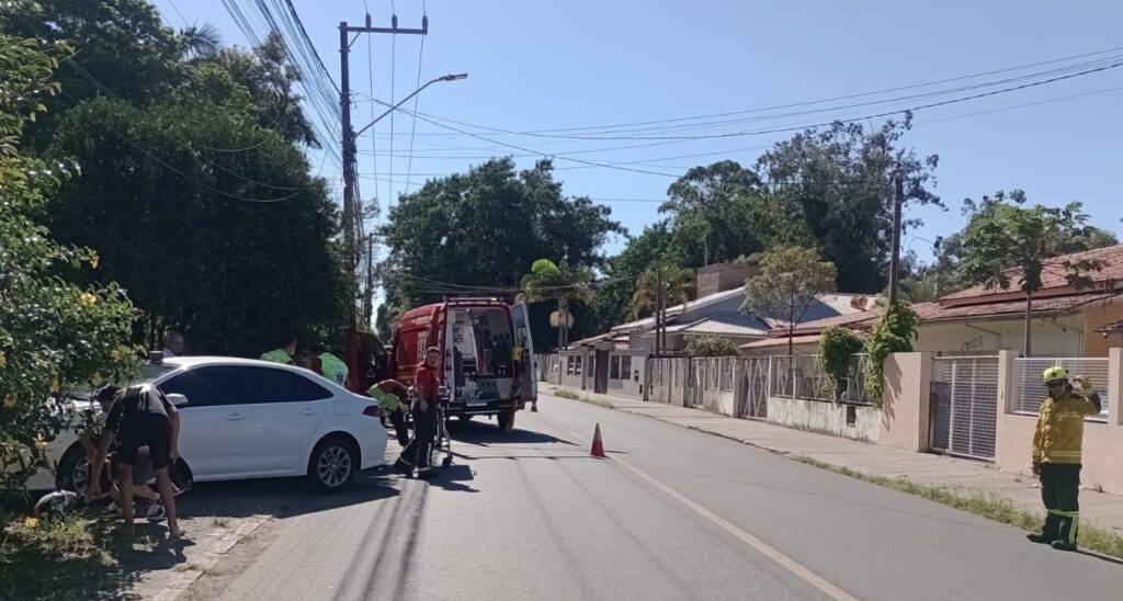 Colisão entre automóvel e motocicleta deixa dois feridos em Tubarão