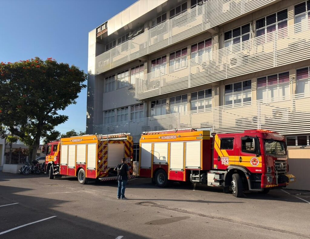 Incêndio atinge Gabinete do Prefeito de Itajaí