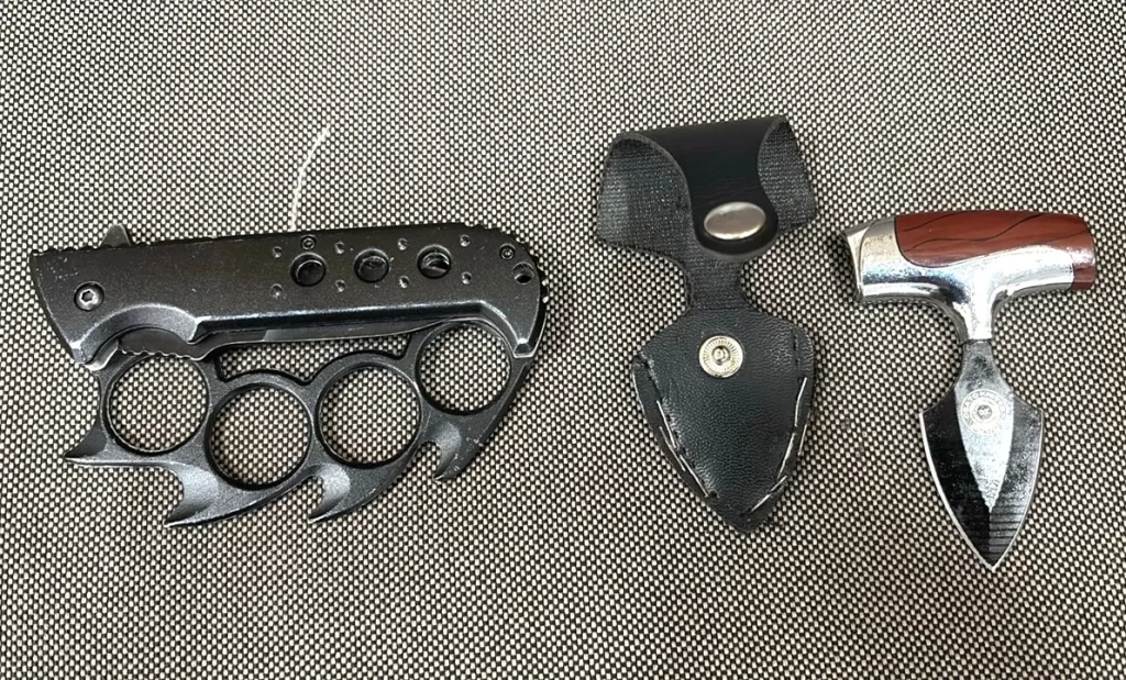 Homem é esfaqueado por palestrante durante evento em universidade de Blumenau