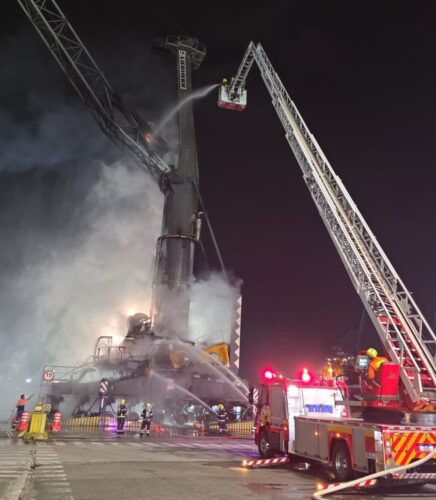 Incêndio provoca destruição de equipamento no Porto de Itajaí neste sábado