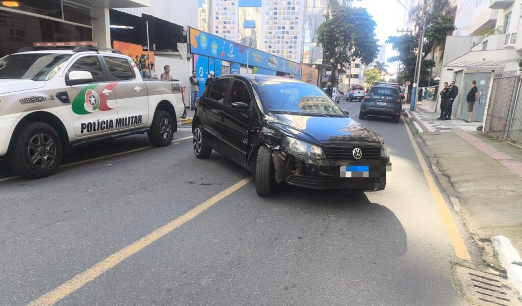 Condutor em fuga provoca colisões e acaba preso em BC