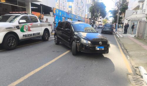 Condutor em fuga provoca colisões e acaba preso em BC