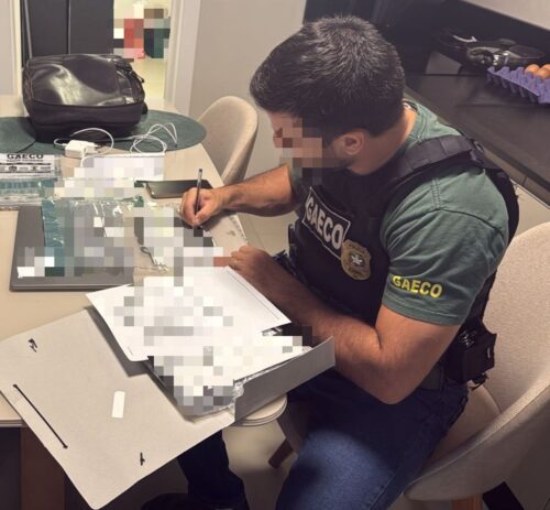 Advogado e policial militar são investigados por relógios inteligentes levados para presídio de Joinville