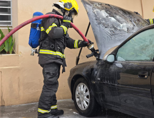 Incêndio em carro mobiliza bombeiros no Centro de Florianópolis