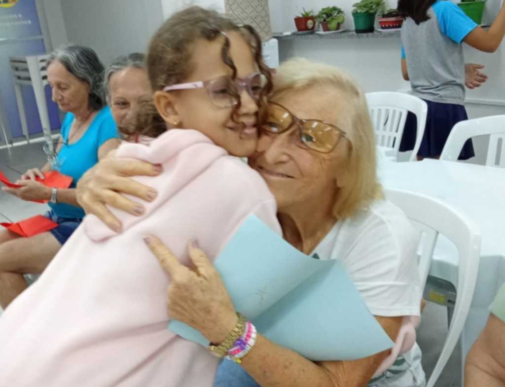 Encontro intergeracional une crianças e idosos em Cocal do Sul