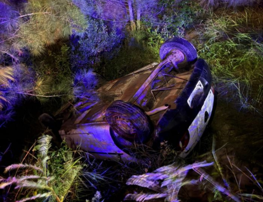 Capotamento em Laguna deixa mulher e criança sem ferimentos