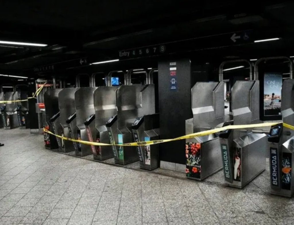 Ataque com facão em estação de Nova York deixa feridos e suspeito morto
