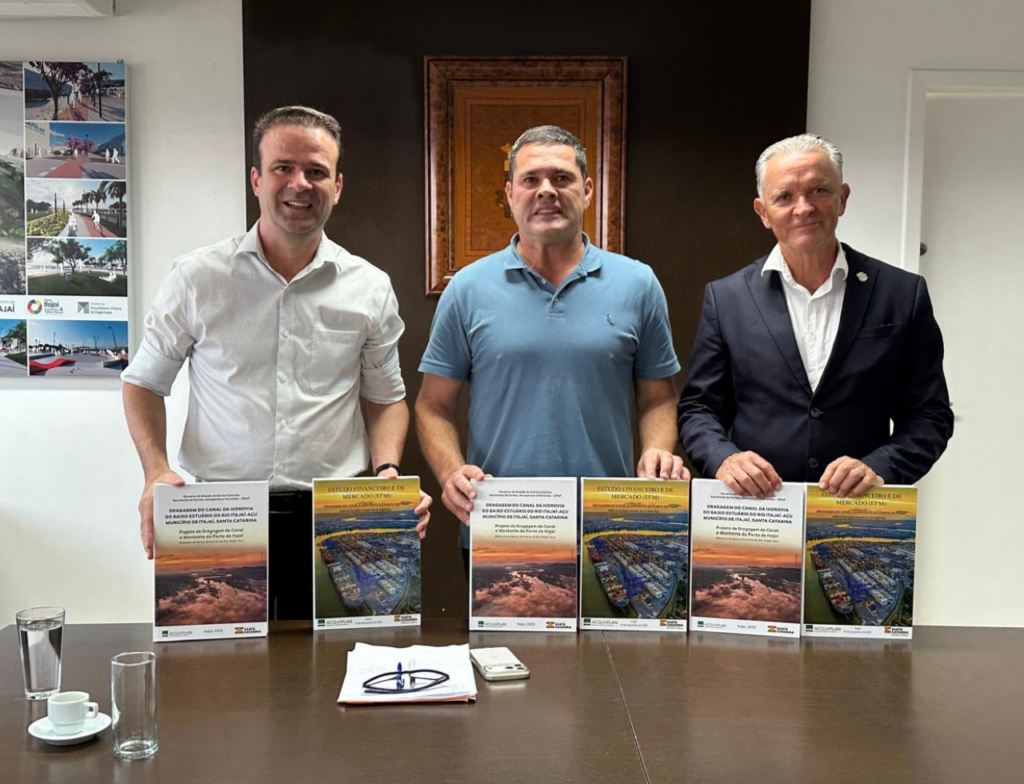 Dragagem do Rio Itajaí-Açu avança com entrega de projeto em SC