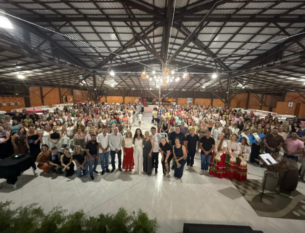 Meleiro encerra mês da mulher com evento para 600 pessoas