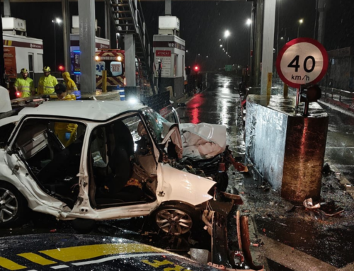 Mulher morre após carro bater em pedágio na BR-101