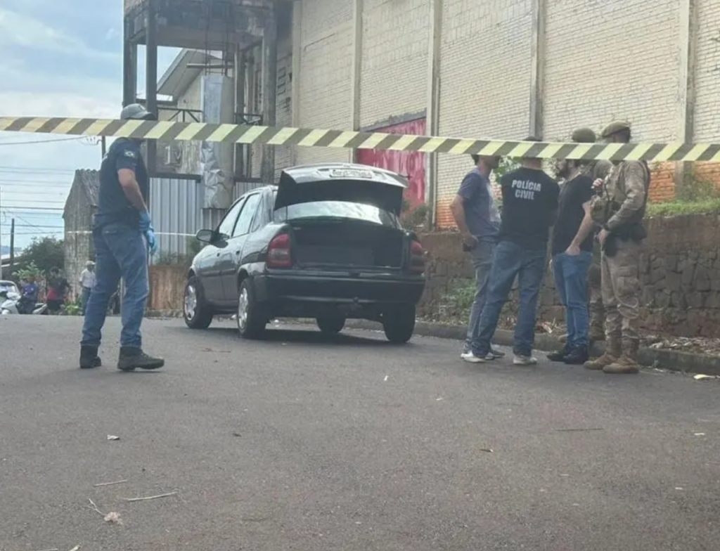 Mulher é morta a tiros pelo ex-marido na frente dos filhos em Chapecó