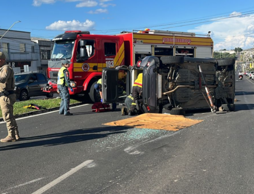 Colisão entre dois veículos deixa idoso ferido na Avenida Presidente Vargas, em Lages