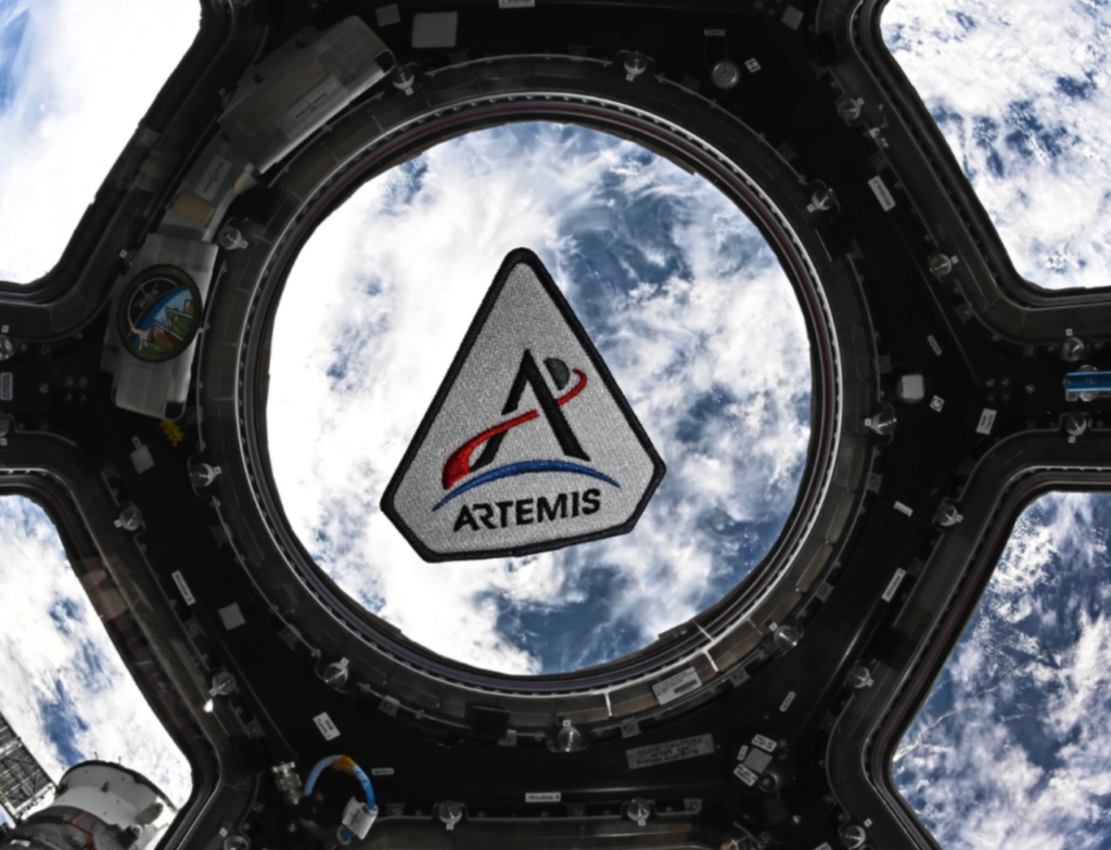 Tripulação da Artemis II relata “cheiro de queimado” vindo de banheiro da nave