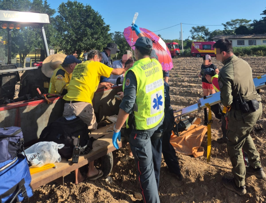Mulher fica ferida em acidente com máquina agrícola em Içara