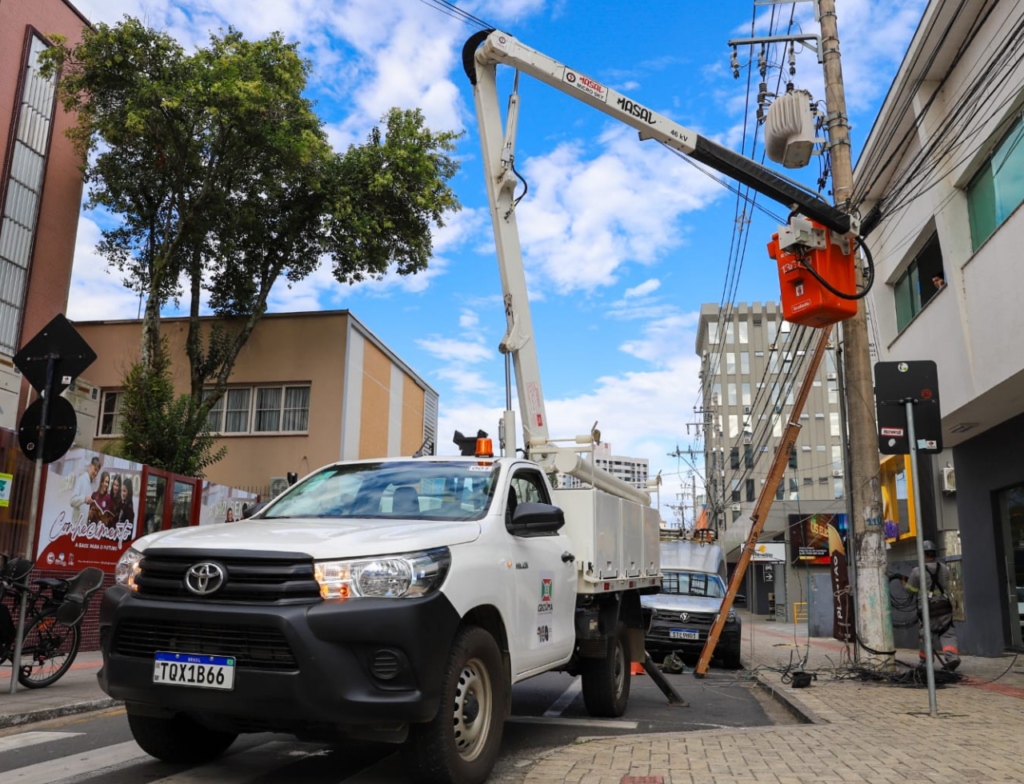 Criciúma retira 600 kg de cabos em operação no Centro