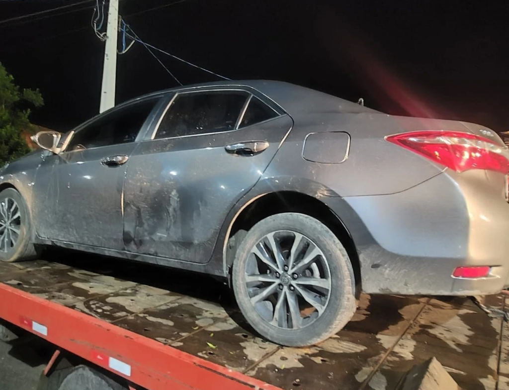 Jovens fogem da PM e quase atropelam frentistas em SC