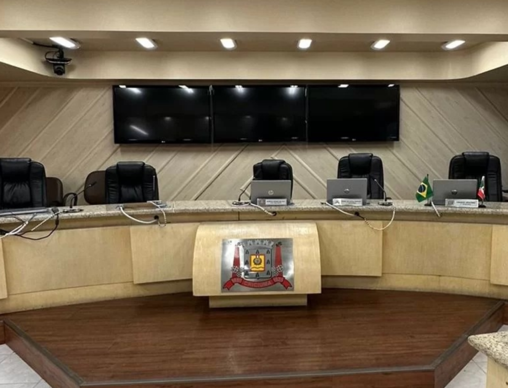 Observatório critica gastos e questiona aumento de vereadores em Criciúma