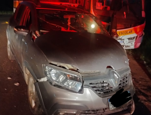 Idoso fica ferido após colisão com ônibus escolar em Sombrio