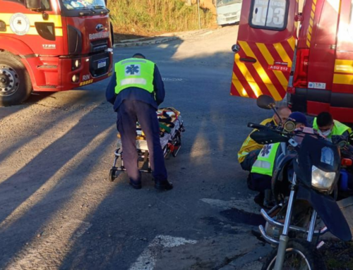 Idoso fica ferido em colisão entre carro e moto em Rio Negrinho