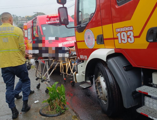 Mulher fica presa em grade e é resgatada pelos bombeiros em Criciúma