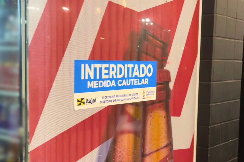 Operação conjunta de fiscalização resulta em dois bares interditados em Itajaí