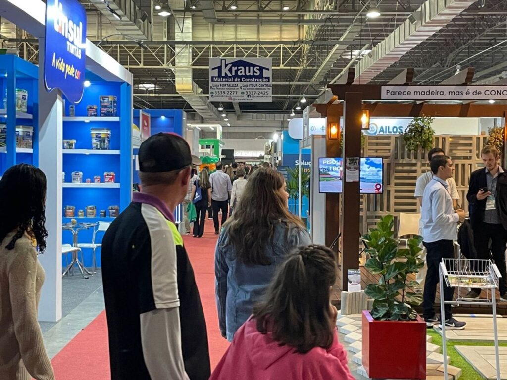 Soluções em crédito imobiliário da Caixa são oferecidas na FENAHABIT 2026 em Blumenau neste fim de semana