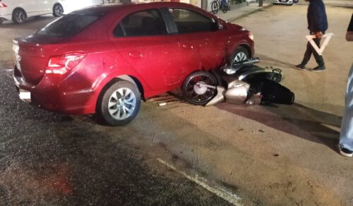 Colisão entre automóvel e motocicleta deixa idosa ferida em Jaguaruna