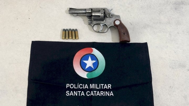 Adolescente é flagrado armado após carro parar com problema em SC