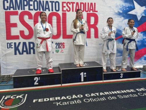 Atleta de Tubarão brilha e conquista ouro no Estadual de Karatê