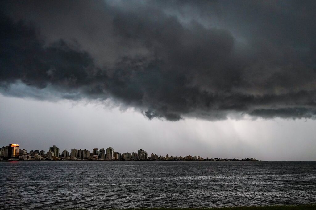 Ciclone em SC: veja quando temporais e frio intenso chegam