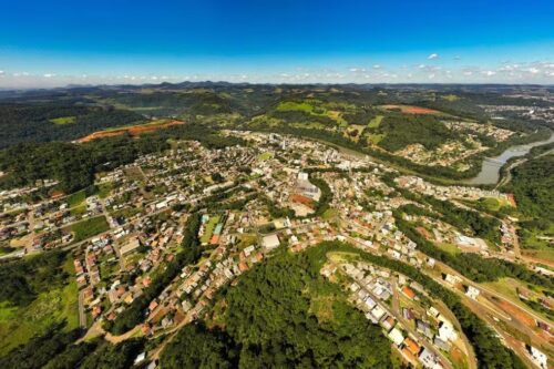Cidade de SC com menos de 6 mil habitantes surpreende e entra no top 10 do Brasil