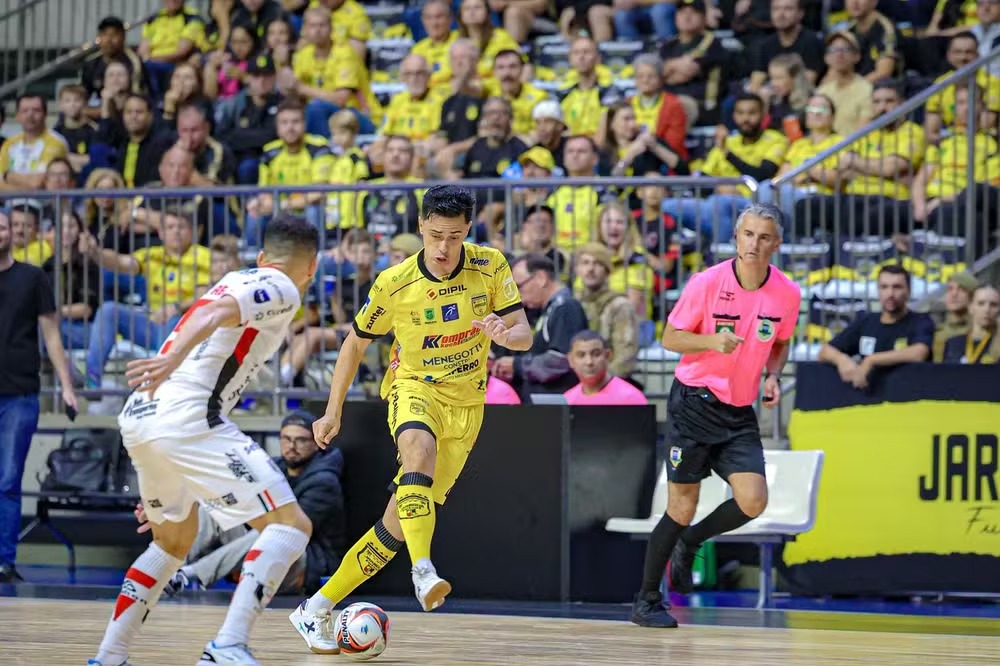 Clássico decisivo: Joinville e Jaraguá duelam por vaga na Copa do Brasil de Futsal