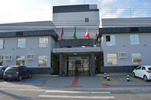 Concurso da Câmara de Palhoça abre vagas com salários de até R$ 9,5 mil
