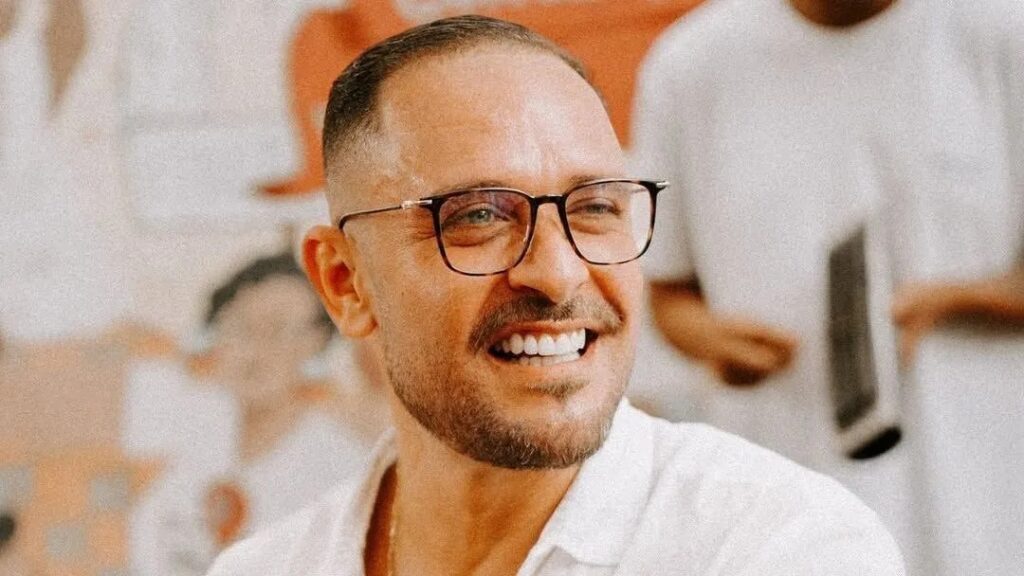 Diogo Nogueira cancela shows após diagnóstico grave na garganta