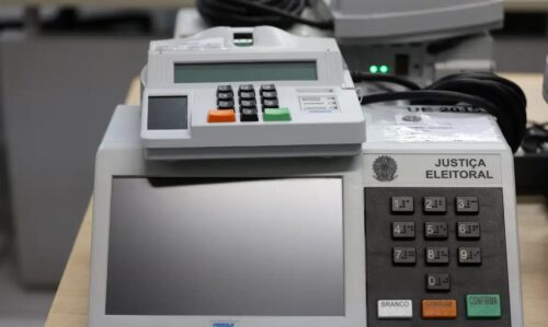Fake news sobre urnas domina desinformação nas eleições no Brasil