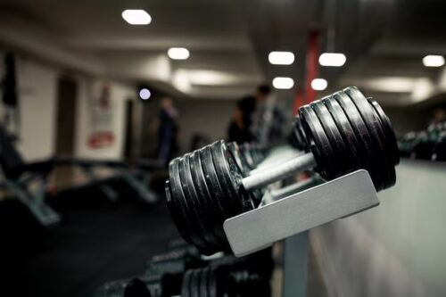 Fazer cardio e musculação juntos traz resultado? Ciência responde