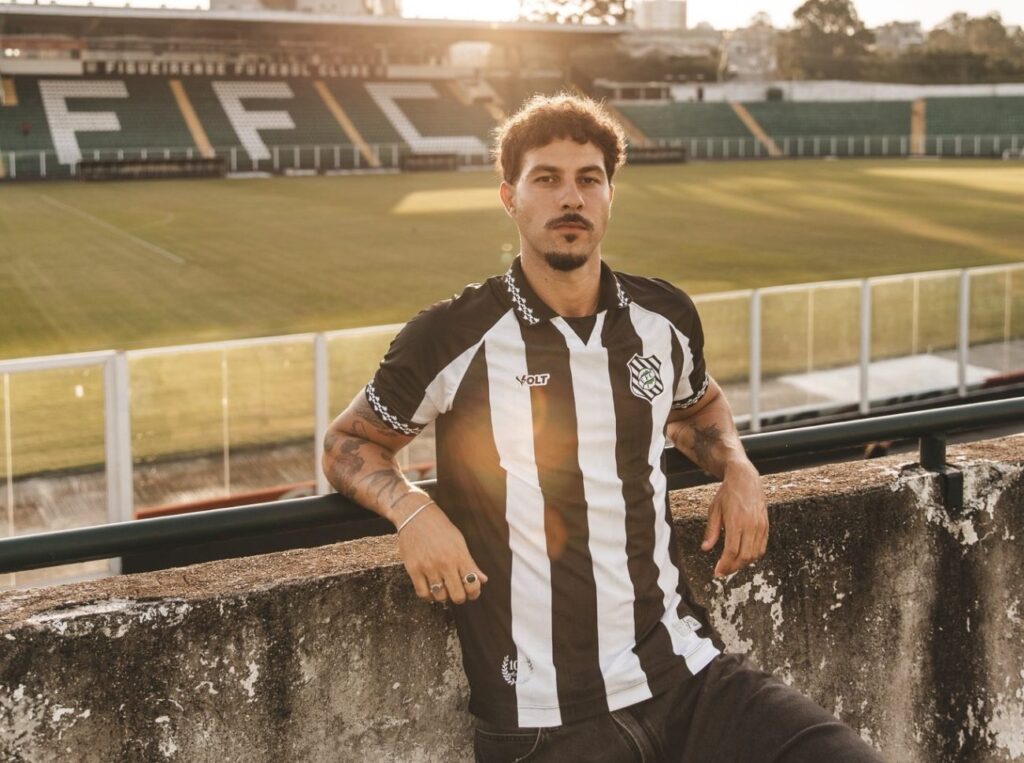 Figueirense lança nova camisa e detalhe chama atenção da torcida