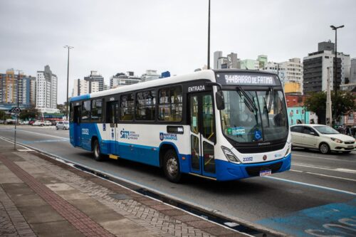 Fim do dinheiro no ônibus muda viagens em Florianópolis e reduz atrasos