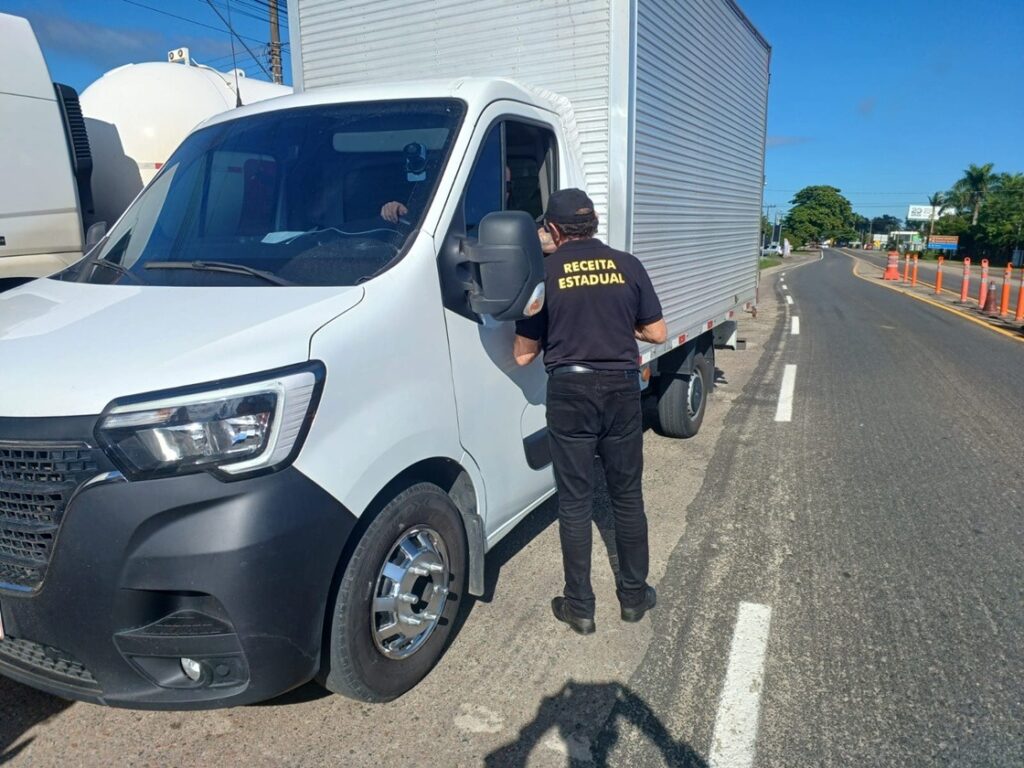 Fisco flagra cargas irregulares e apreende mercadorias milionárias em SC