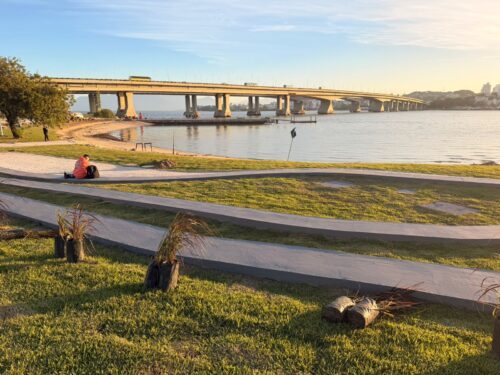 Florianópolis inaugura novo píer em área histórica ligada à Ponte Hercílio Luz