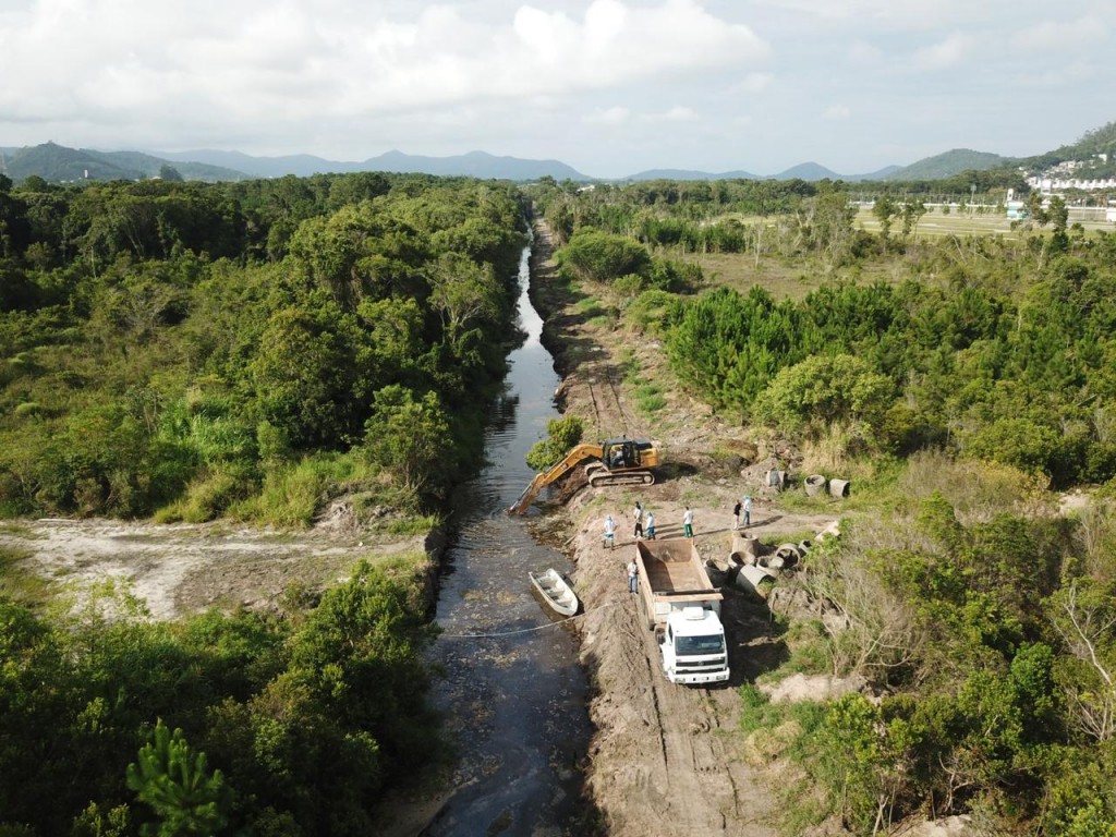 Florianópolis já limpou mais de 800 km de rios e canais para evitar alagamentos